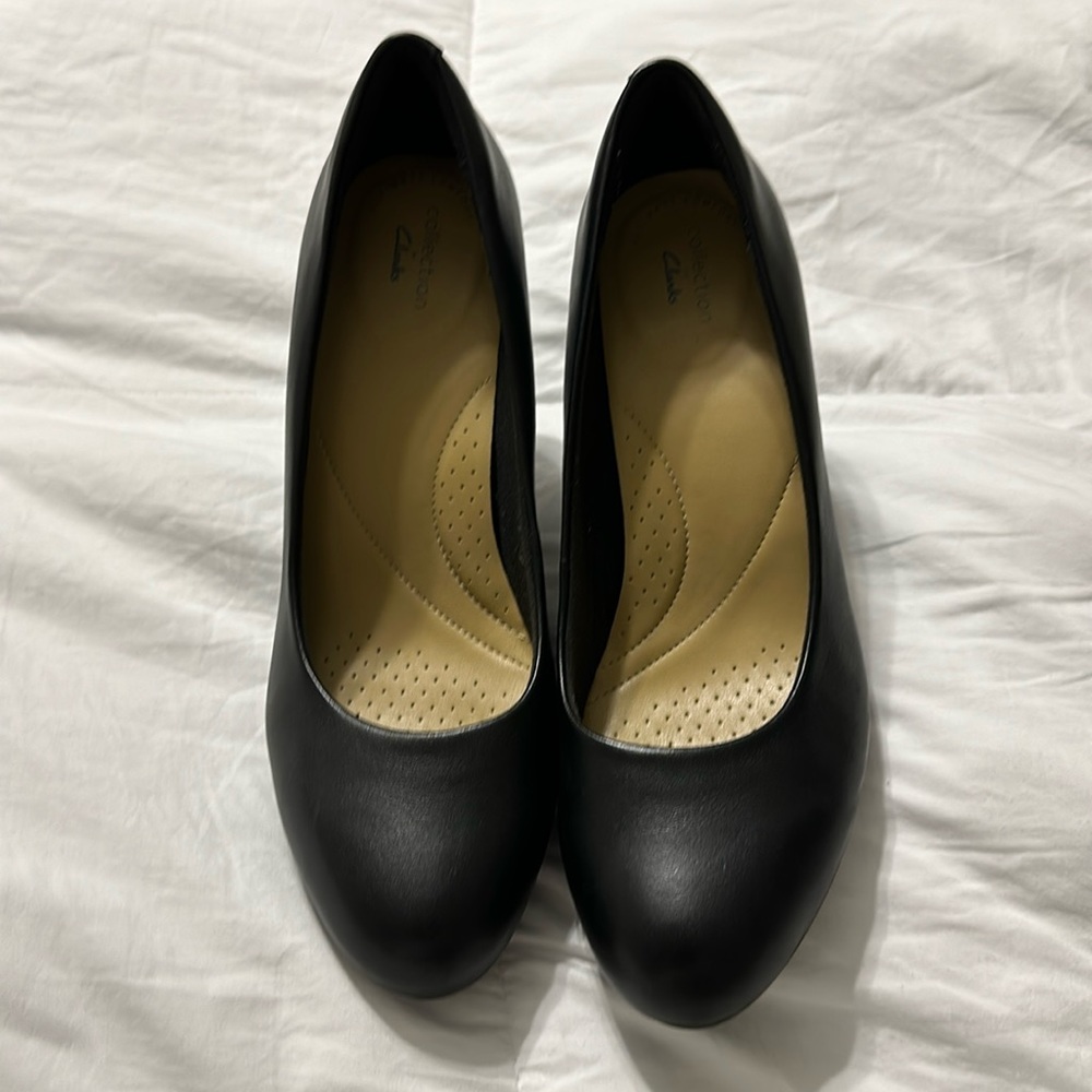 New Clarks Women's Black leather Pump 8.5W